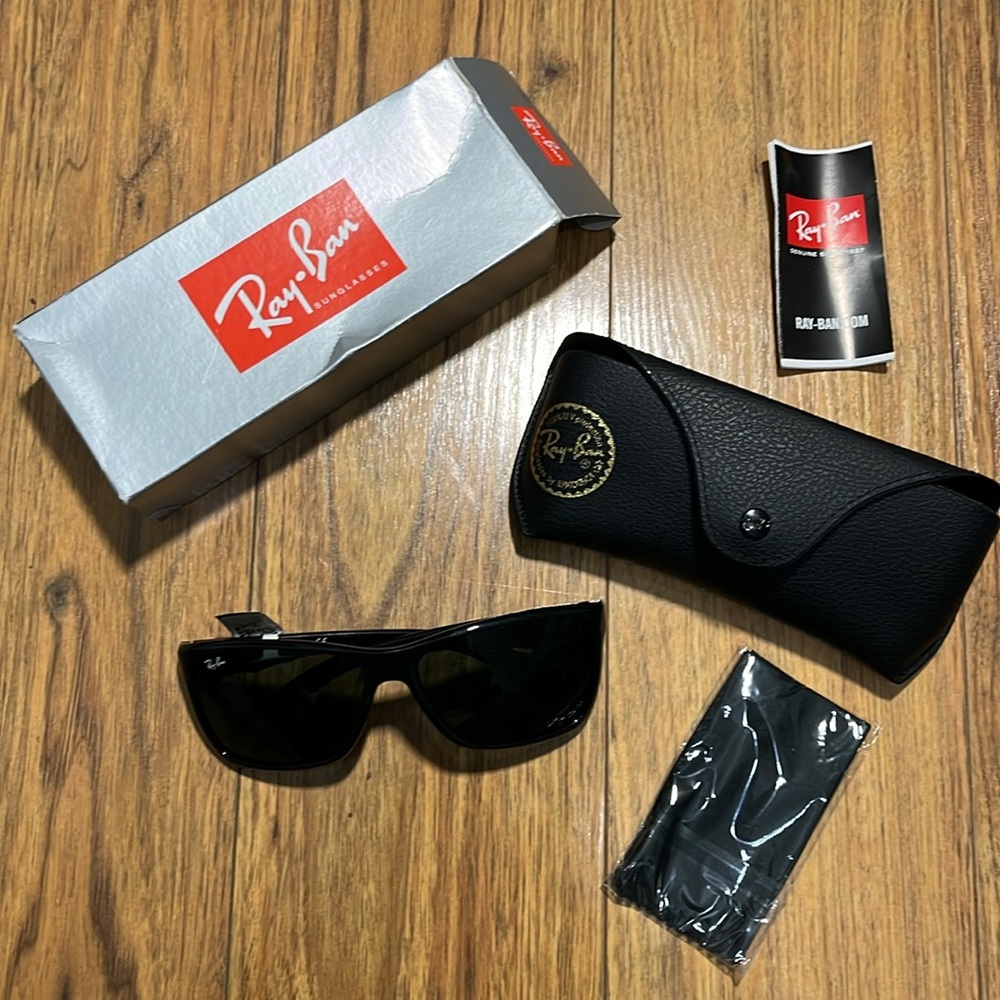 Men’s Ray-Ban Sunglasses new with tags.